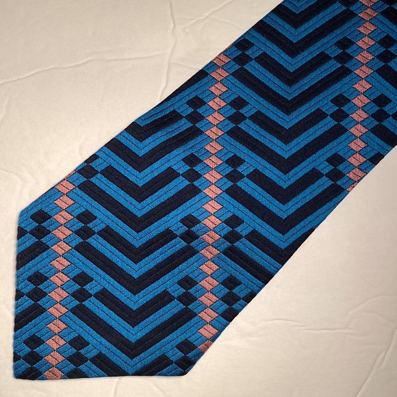 Like New Vintage 60s Textured Acetate Imported Necktie - Picture 4 of 12